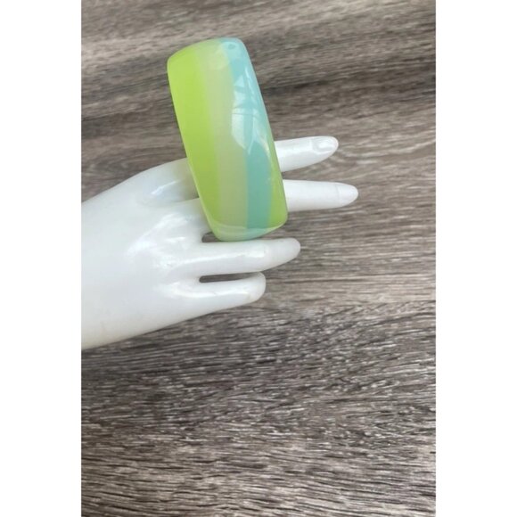 Vintage Lucite Acrylic Wave Bangle Bracelet Blue Turquoise Moonglow Sz 8” - Picture 6 of 8